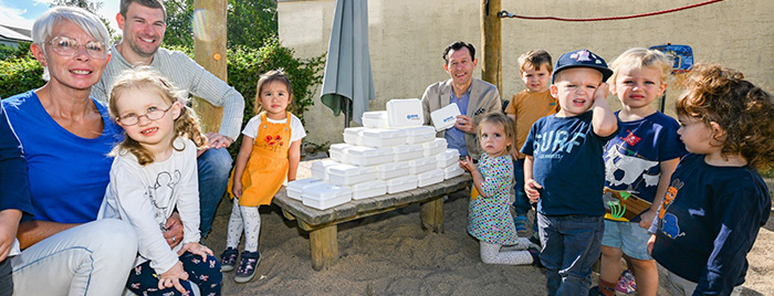 Kitakinder erhalten Brotdosen